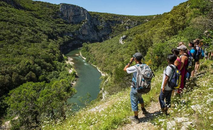 randonnée avec vue sur les gorges de l'Ardèche